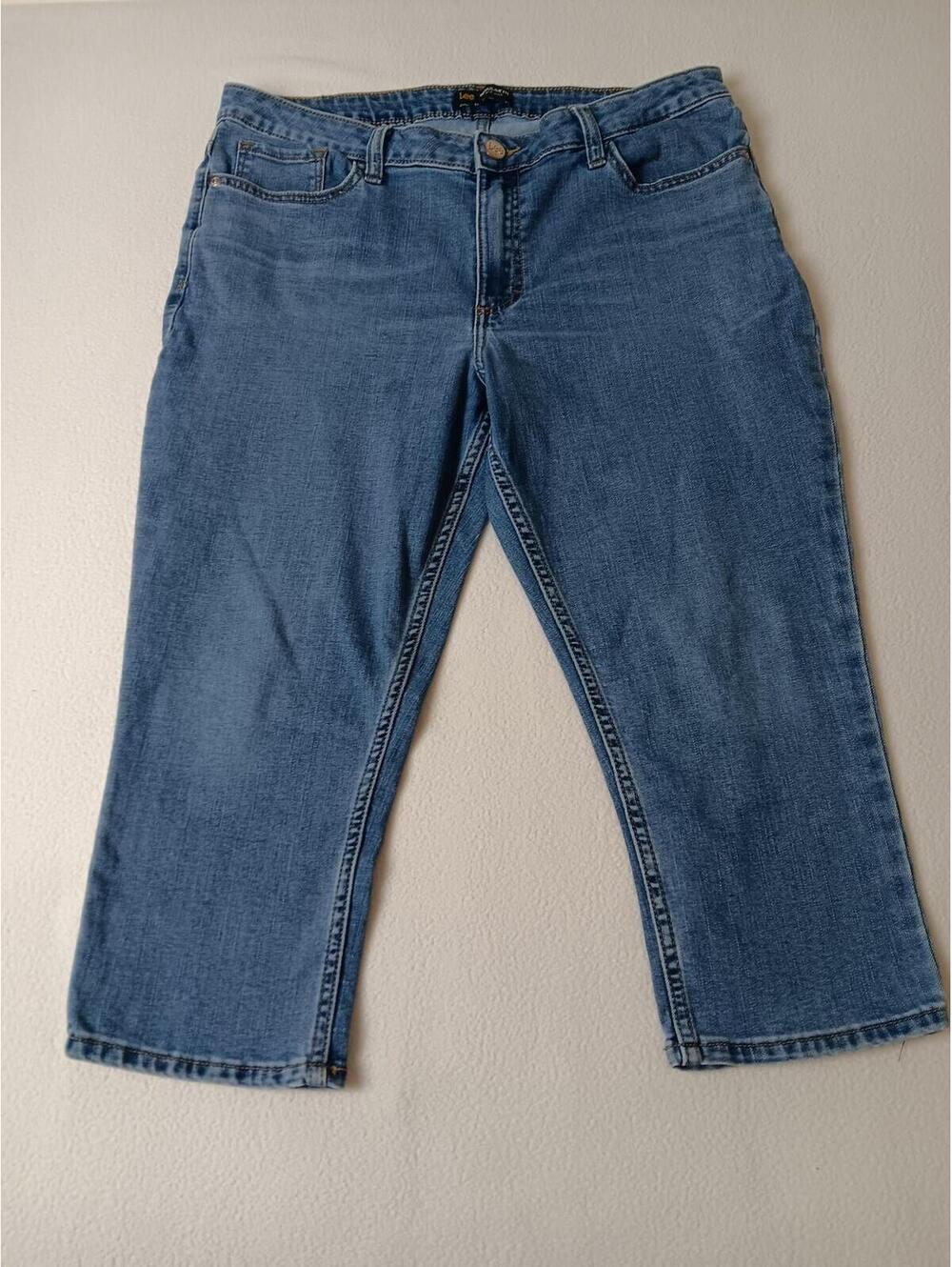 Lee Capri Jeans Womens Petite 14 Blue Medium Wash Regular Fit Stretch Denim